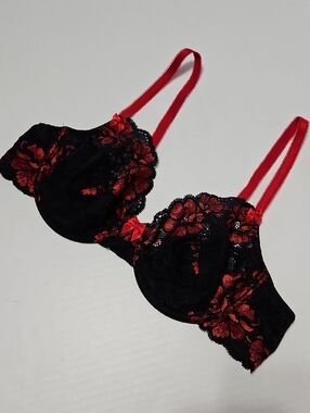 Black & Red Lace Sheer Underwire Bra with Floral Accent Size 38C